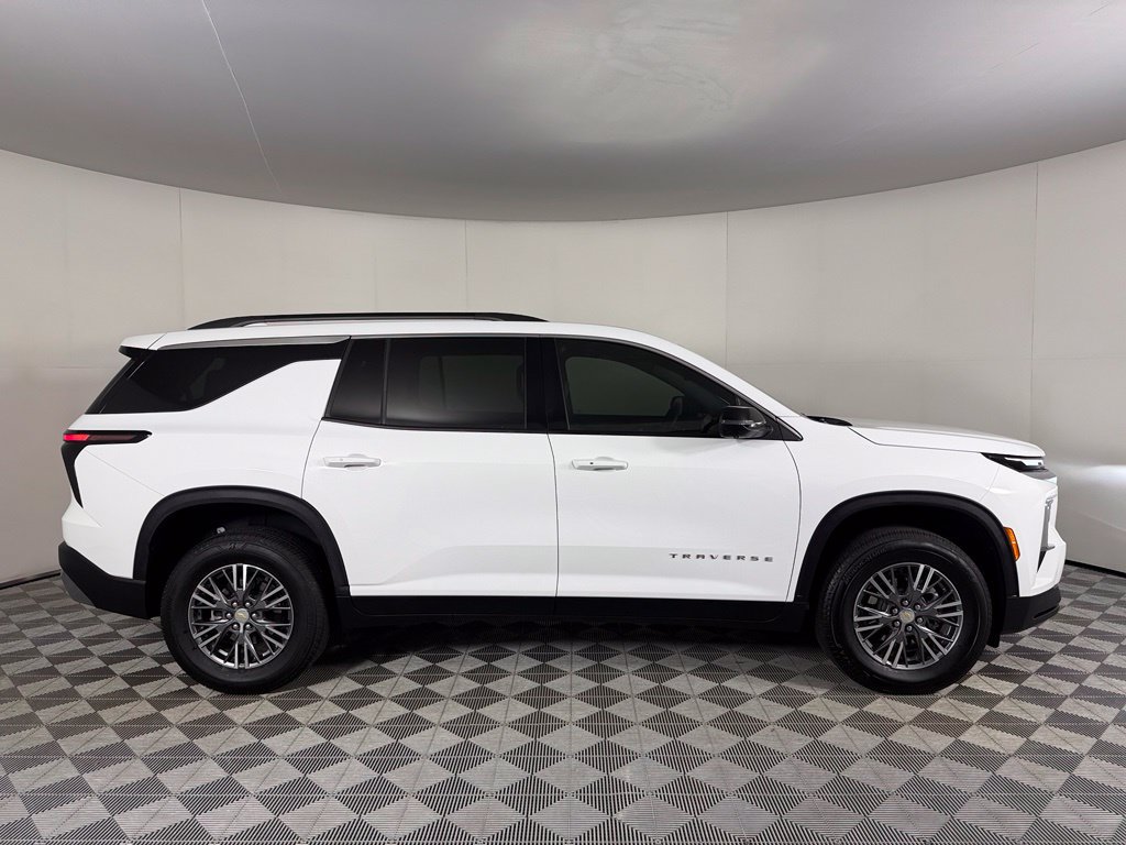 Used 2026 Chevrolet Traverse LT w/ Driver Confidence Package FWD image 7