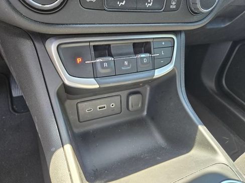 Used 2024 GMC Terrain SLE AWD/4WD image 19