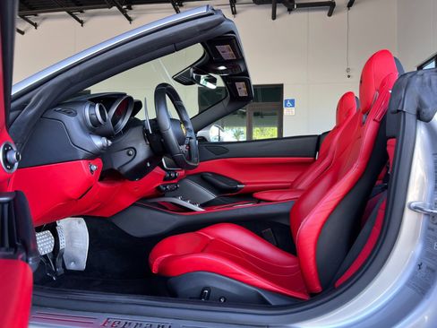 Used 2019 Ferrari Portofino image 26