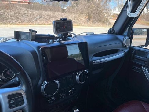 Used 2013 Jeep Wrangler Rubicon AWD/4WD image 15