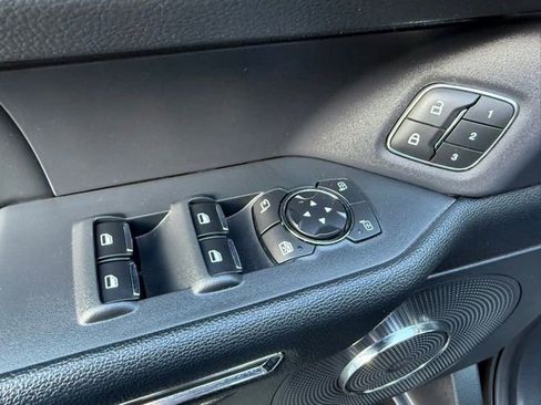 Used 2022 Ford Expedition XLT image 16