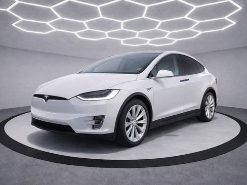 Used 2018 Tesla Model X 75D image 2