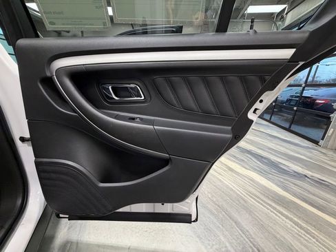 Used 2018 Ford Taurus SEL image 39