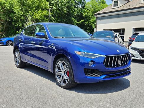 Used 2023 Maserati Levante GranLusso AWD/4WD image 2