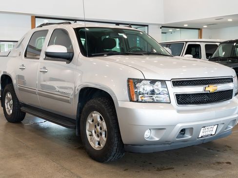 Used 2013 Chevrolet Avalanche LS AWD/4WD image 3