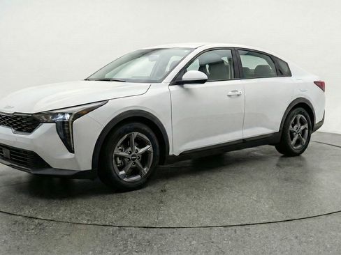 Used 2025 Kia K4 LXS image 3