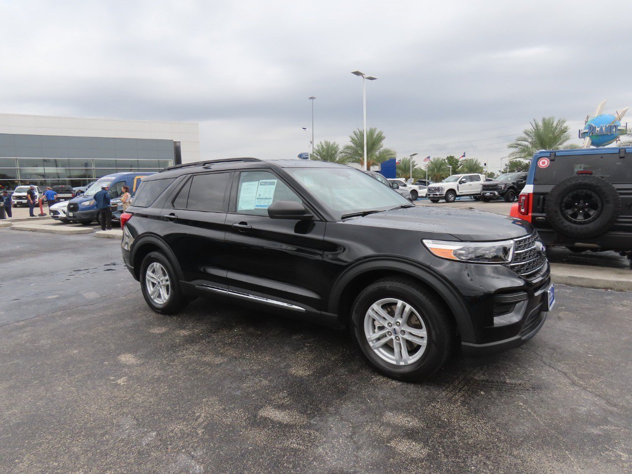 Certified 2024 Ford Explorer XLT RWD image 6