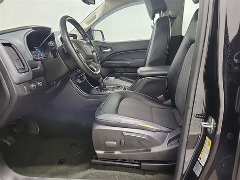 Used 2017 Chevrolet Colorado Z71 w/ Z71 Midnight Edition image 10