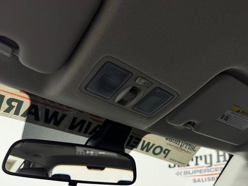 Used 2024 Hyundai Venue SEL image 23