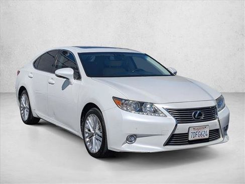 Used 2014 Lexus ES 350 w/ Luxury Package FWD image 3