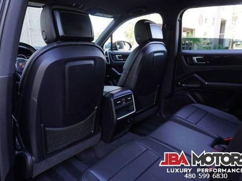 Used 2020 Porsche Cayenne AWD/4WD image 7