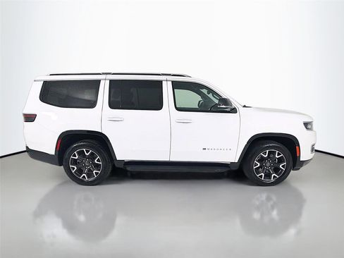 Used 2024 Jeep Wagoneer Series III AWD/4WD image 27