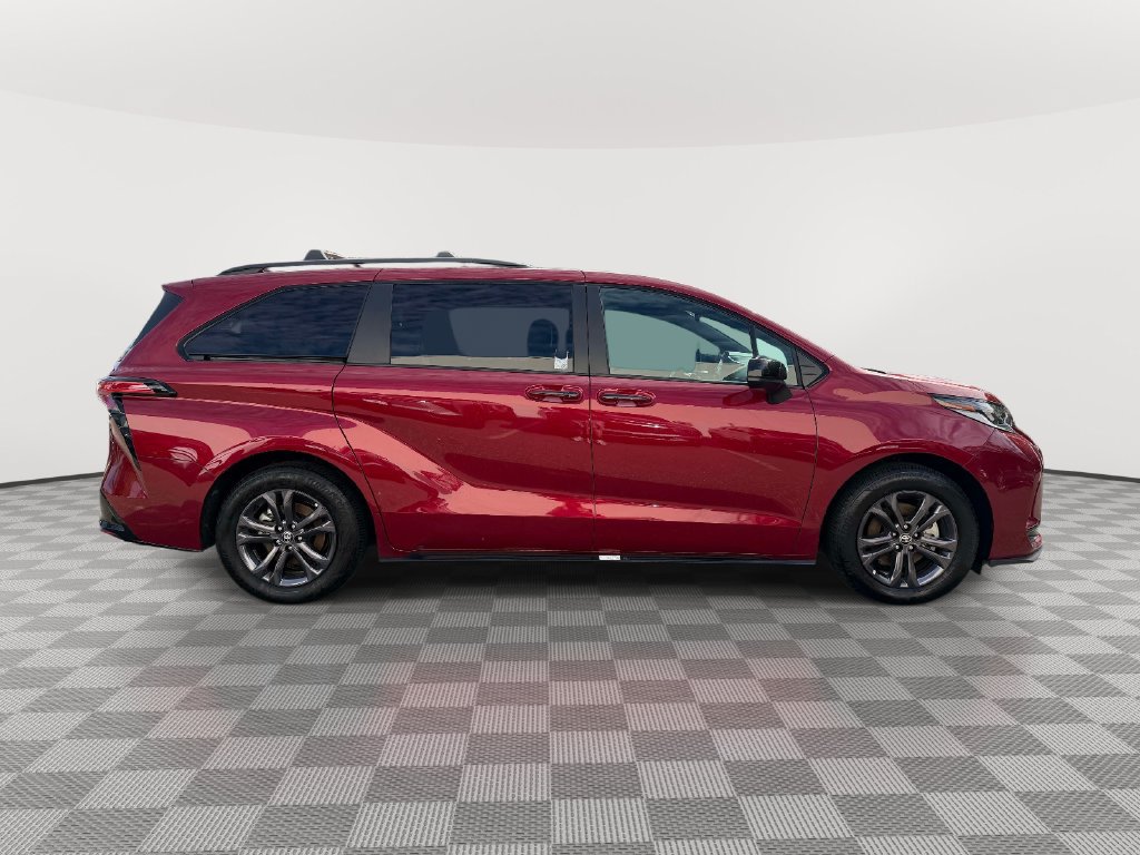 Used 2026 Toyota Sienna XSE AWD/4WD image 2