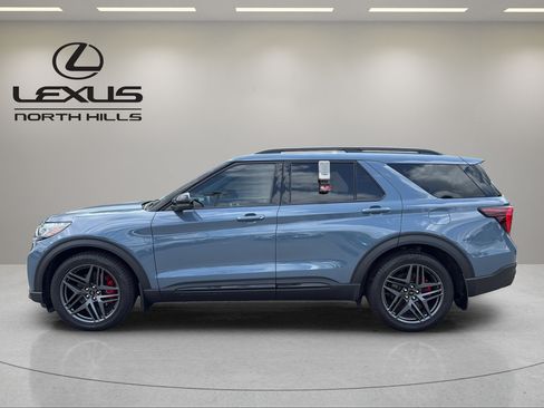 Used 2025 Ford Explorer ST AWD/4WD image 9