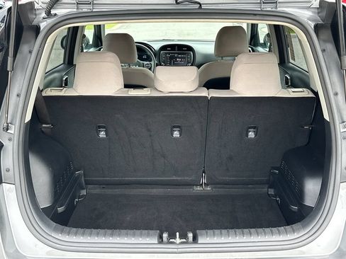 Used 2025 Kia Soul LX w/ LX Technology Package FWD image 18