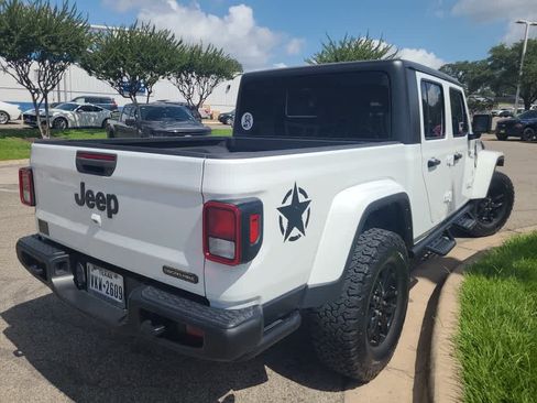 Used 2023 Jeep Gladiator Sport AWD/4WD image 4