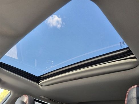 Used 2019 Toyota Highlander SE w/ Carpet Mat Package (TMS) image 27