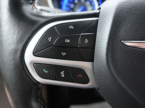 Used 2019 Chrysler Pacifica Touring-L FWD image 26