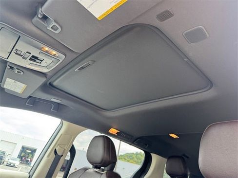 Certified 2023 Toyota Sienna Platinum image 16