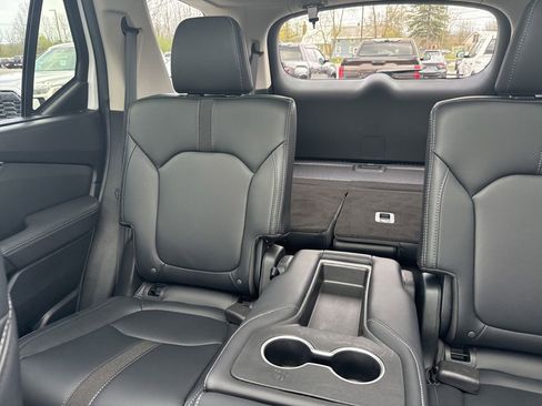 Used 2025 Honda Pilot Touring image 13