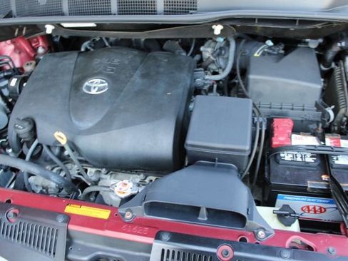 Used 2017 Toyota Sienna XLE w/ XLE Navigation Package FWD image 24