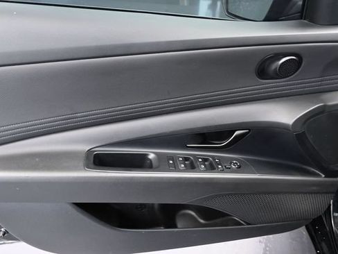 Used 2025 Hyundai Elantra SEL FWD image 25