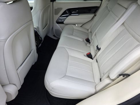 Used 2025 Land Rover Range Rover SE image 14