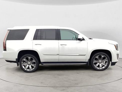 Used 2020 Cadillac Escalade Luxury AWD/4WD image 6