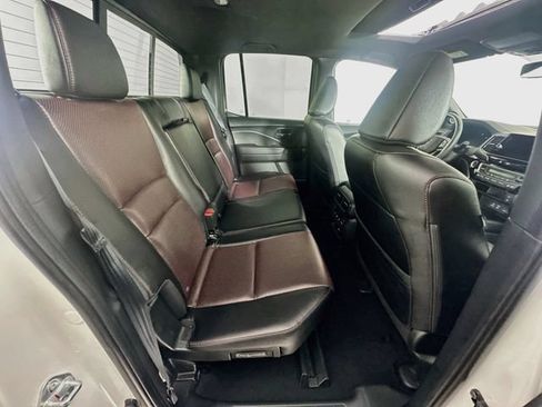 Used 2025 Honda Ridgeline Black Edition image 9