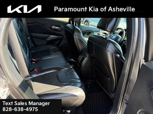 Used 2019 Jeep Cherokee Latitude Plus w/ Comfort/Convenience Group AWD/4WD image 21