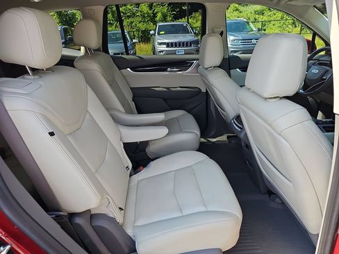 Used 2020 Cadillac XT6 Premium Luxury AWD/4WD image 28