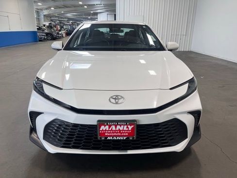 Used 2025 Toyota Camry SE FWD image 8