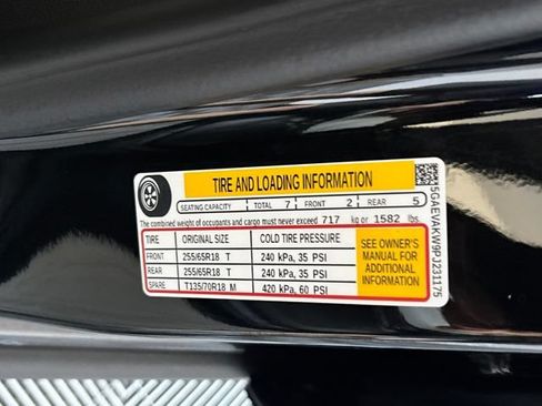 Used 2023 Buick Enclave Essence AWD/4WD image 19