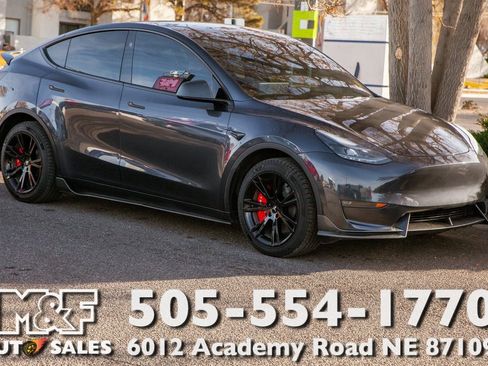 Used 2024 Tesla Model Y Long Range image 1