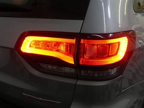 Used 2019 Jeep Grand Cherokee Trailhawk w/ Trailhawk Luxury Group AWD/4WD image 16