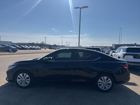 Certified 2023 Nissan Sentra S image 10