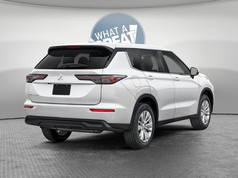 New 2026 Mitsubishi Outlander ES AWD/4WD image 2