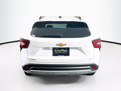 Used 2025 Chevrolet Trax LT w/ LT Convenience Package image 7