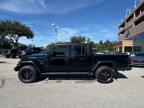 Used 2024 Jeep Gladiator Sport AWD/4WD image 2
