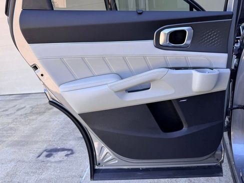 Used 2023 Kia Sorento SX Prestige image 9