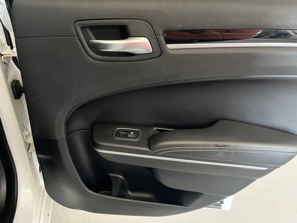 Used 2019 Chrysler 300 S w/ 300S Premium Group 2 RWD image 53