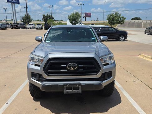 Used 2020 Toyota Tacoma SR AWD/4WD image 4
