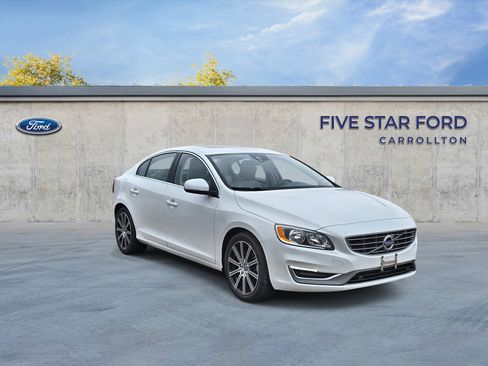 Used 2018 Volvo S60 T5 Inscription image 1
