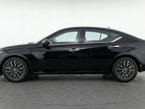 Used 2025 Nissan Altima 2.5 SV image 5