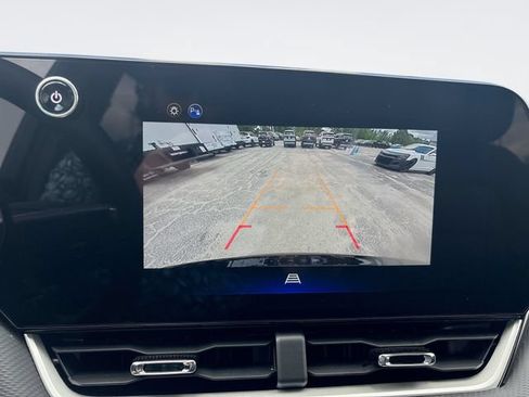 Used 2026 Chevrolet Equinox LT FWD image 17