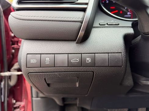 Used 2018 Toyota Camry XSE FWD image 6