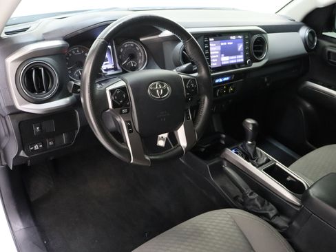 Used 2022 Toyota Tacoma SR5 w/ Technology Package RWD image 13