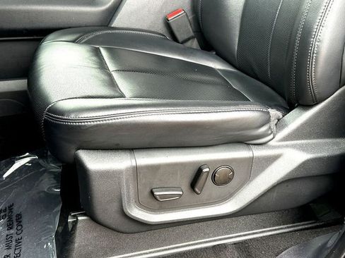Used 2024 Ford Expedition XLT RWD image 12