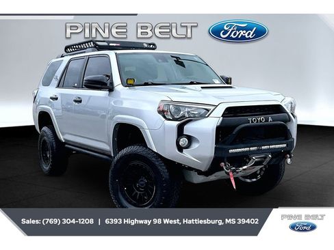 Used 2020 Toyota 4Runner TRD Off-Road AWD/4WD image 1