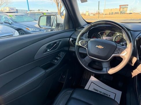 Used 2023 Chevrolet Traverse LT w/ LT Premium Package image 17